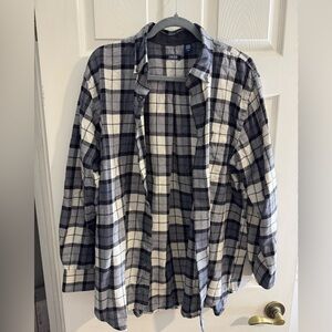 Men’s long sleeve IZOD button up, size large
